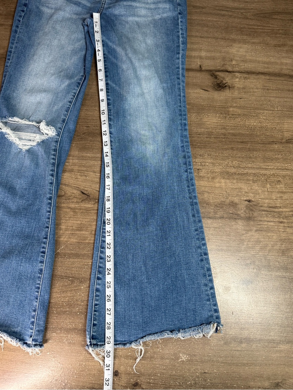 American Eagle Outfitters Women’s Flare Boot Cut Distressed Denim Jeans Size 8 - Picture 8 of 9